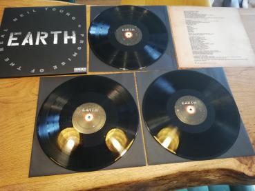 Neil Young Earth Promise of the real 2016 Reprise Records 9362492066 Dreifach LP US Pressung NM/NM